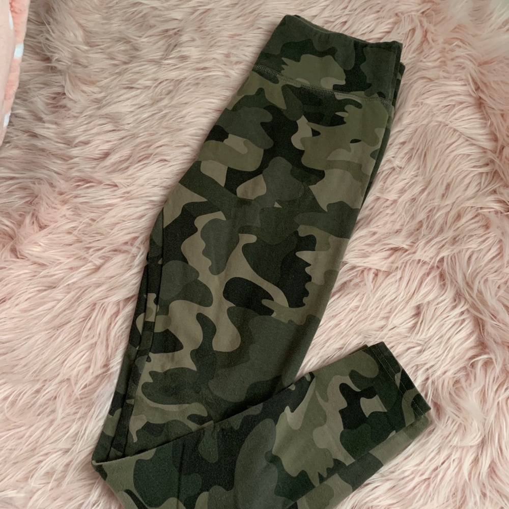 Wild fable camo leggings